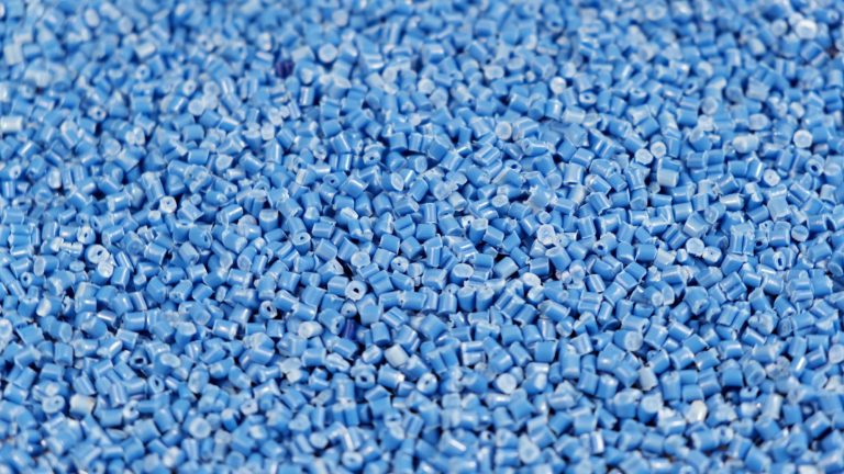 secondary-granule-made-polypropylene-blue-plastic-pellets-crumbles-table-plastic-raw-mater